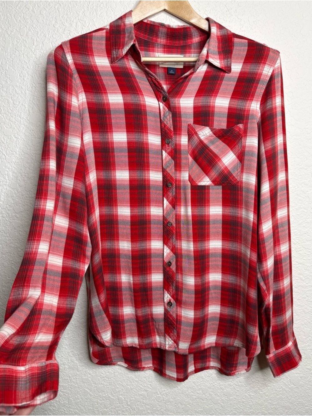 Universal Thread Red Plaid Button Up Shirt Size M Rayon Western Fall Layer